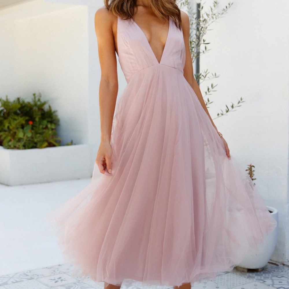 Kiss the girl MIDI Dress. So Gorgeous🌸🌸🌸